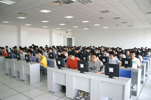 陳洪視察本科生計(jì)算機(jī)基本技能培訓(xùn)與測(cè)試考場(chǎng) 強(qiáng)調(diào)夯實(shí)信息技術(shù)基礎(chǔ)